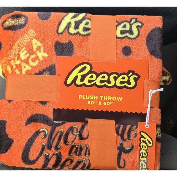 HERSHEY’S REESE’S Candy Plush Throw Blanket 50” X 60” Orange Licensed NWT - Picture 1 of 3